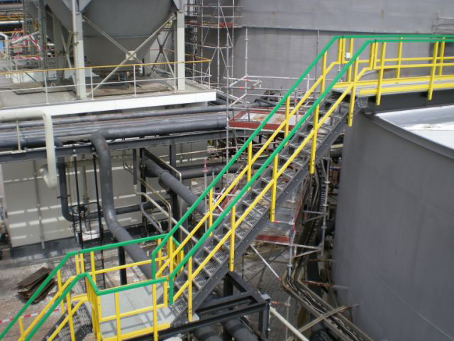 Escaleras y barandillas resistentes a la corrosión en Planta Química, Plástico Reforzado con Fibra de Vidrio, F R P, P R F V, G R P