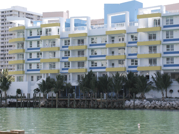 Muelle con Cubierta de F R P en Condominios, P R F V, G R P